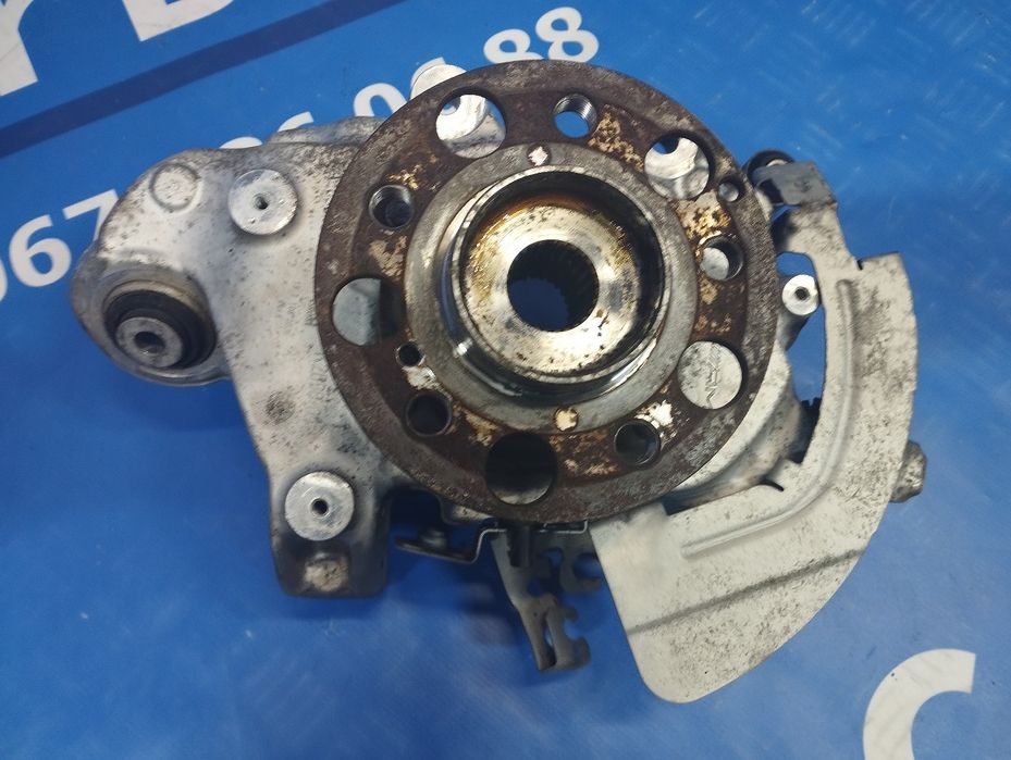 Ступиця (кулак цапфа) задня права AMG E 63 S