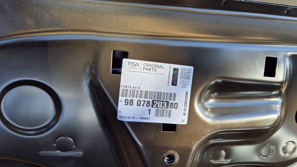 Drzwi prawy przód peugeot 2008 nowe oryginał 13-