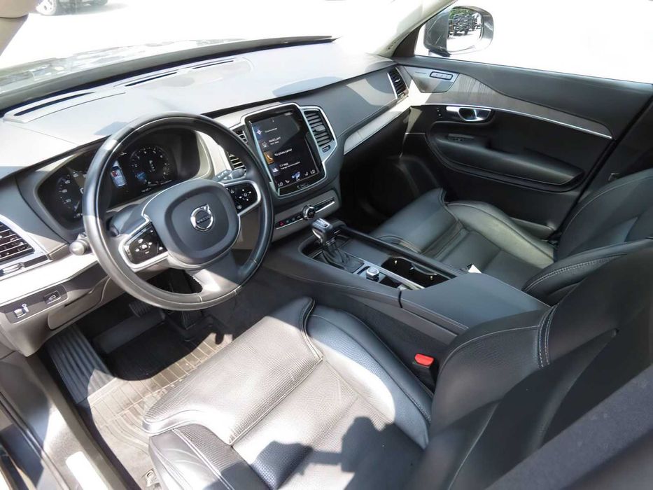 Volvo XC90 B5      2022
