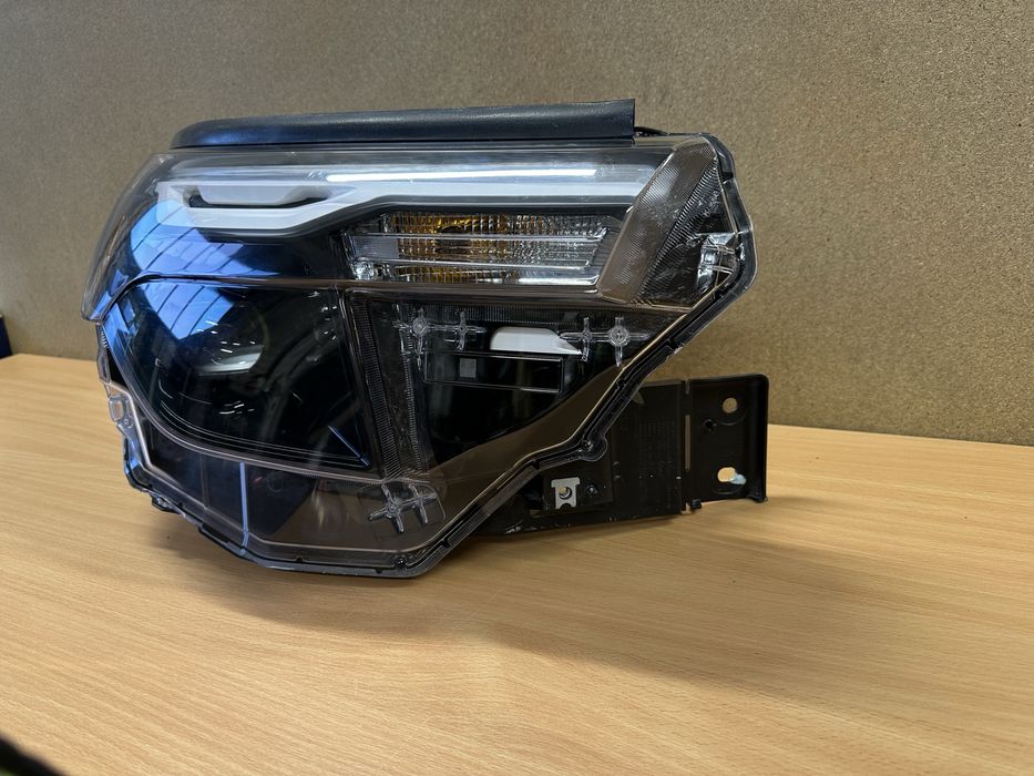 Фара права Subaru Forester SL 84001SL000 K5 2024 2025 2026