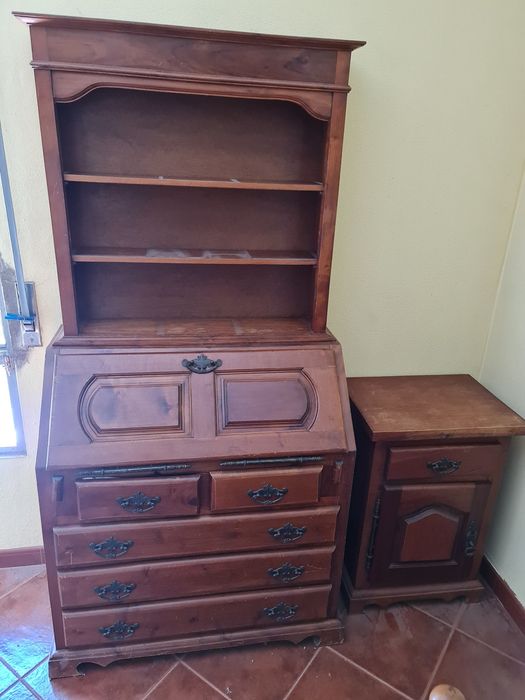Cama de solteiro + escravaninha+ mesa cabeceira em madeira maciça