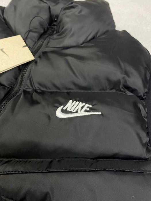 Жилетка Nike Storm Fit чорна