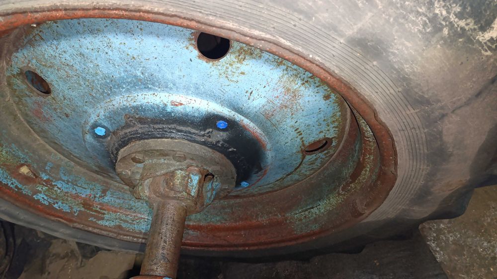 Мтз 80 на запчастини або під відновлення на 95% комплектний