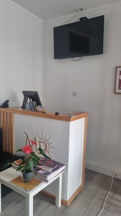 Alugo mesa de manicur e gabinete de estetica