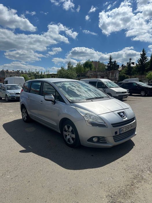 Peugeot 5008 1.6 дизель 2011