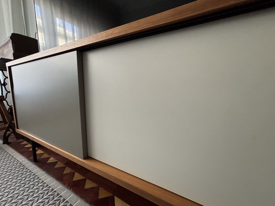Móvel de TV / Sideboard com arrumação