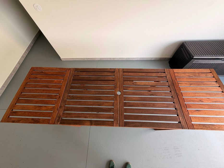 Mesa de jardim em madeira