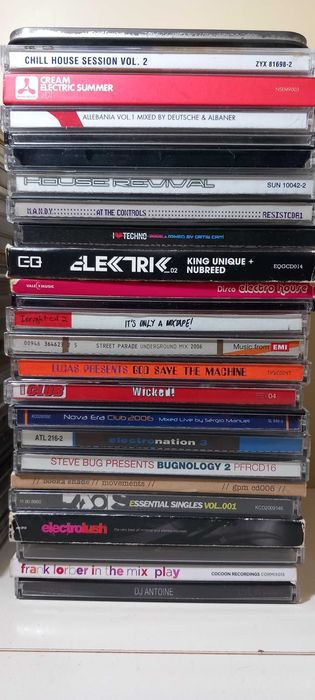 49CD'S Música, comprados todos na Suíça  aceito troca