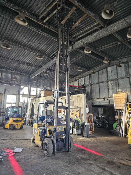 Wózek CAT 2500kg opony terenowe przednie 2019r  dowóz