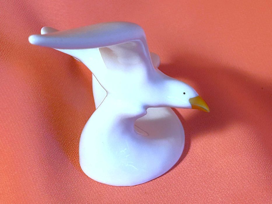 Figurka porcelanowa: „Mewa w locie”,biała porcelana Hollohaza,Hungary