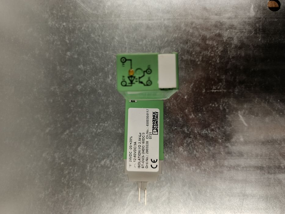 wtykowy przekaźnik półprzewodnikowy mocy (Solid State Relay – SSR) Phoenix Contact o oznaczeniu ST-OV3- 24DC/ 60DC/3
