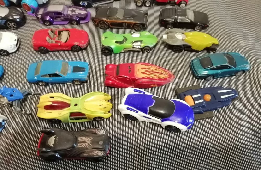 *Coleção de 24 diversos carrinhos, com lançador