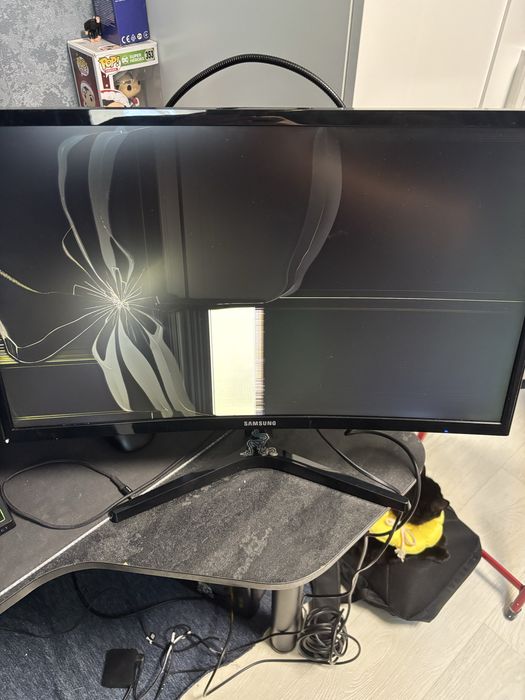 Монитор Samsung C24F390FHI