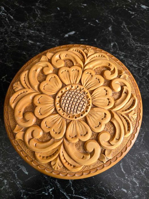 Шкатулка деревʼяна ручної роботи (ціна договірна)