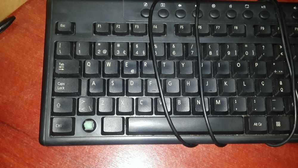 2 Teclados: Genius SlimStar 130 e X5Tech modelo XK-780MU