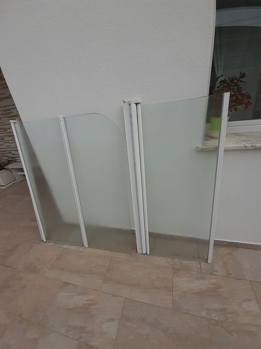 Resguardo de duche em ótimo estado