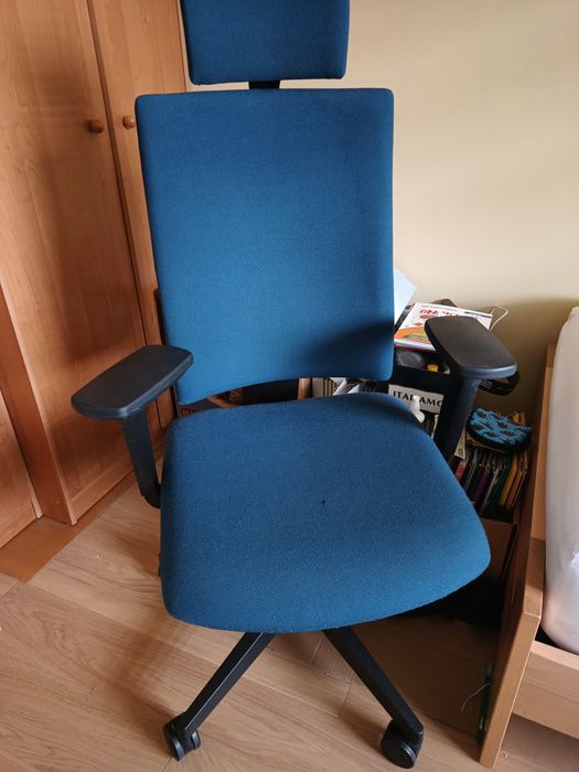 Fotel biurowy obrotowy ergonomiczny