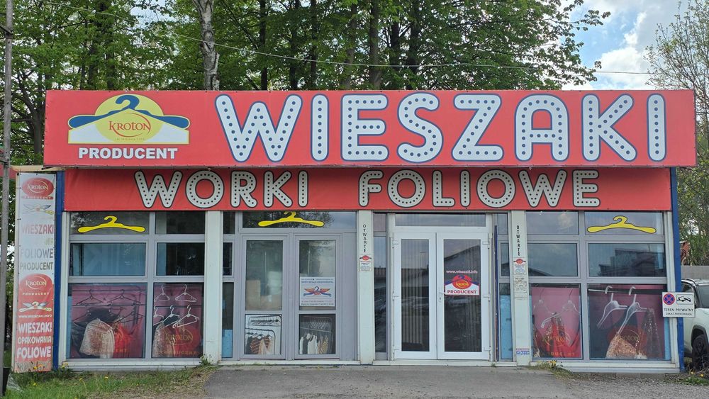 Duży i wysoki kontener na działalność lub mieszkanie