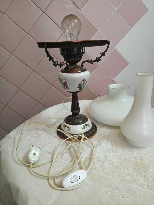 Винтажная  настольная лампа