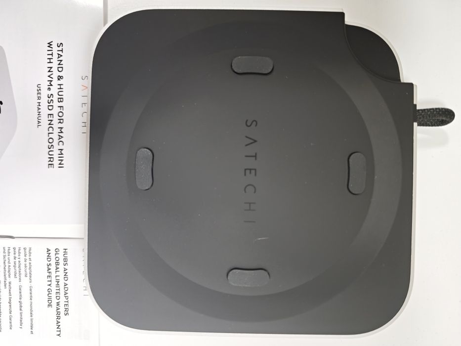 Satechi Mac Mini Stand & Hub z obudową na dysk SSD NVMe – Srebrny