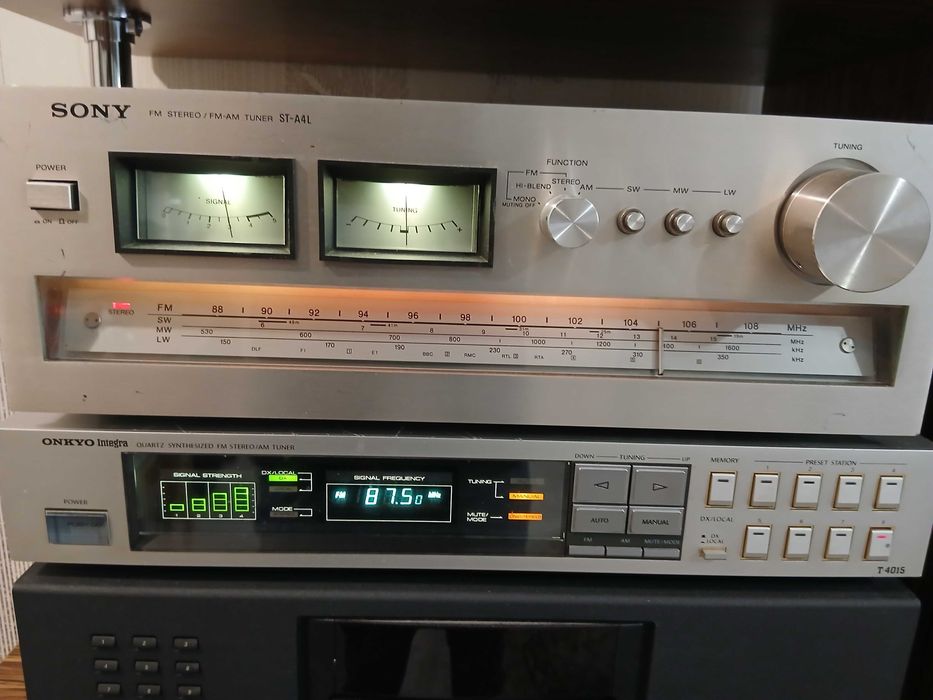 тюнер Onkyo Integra T-4015.