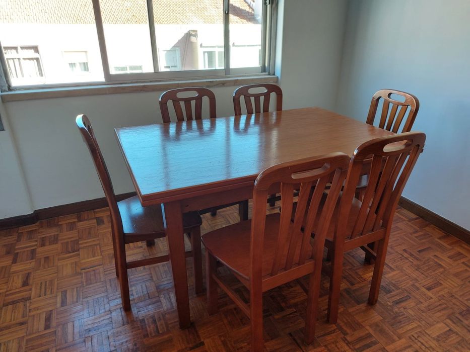 Mesa de jantar com 6 cadeiras