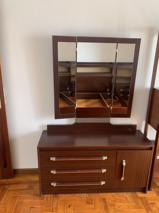 Comoda com espelho