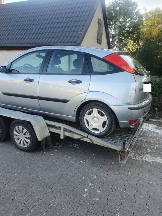 Ford Focus MK1 1.6 benzyna po lift kolor srebrny  na części