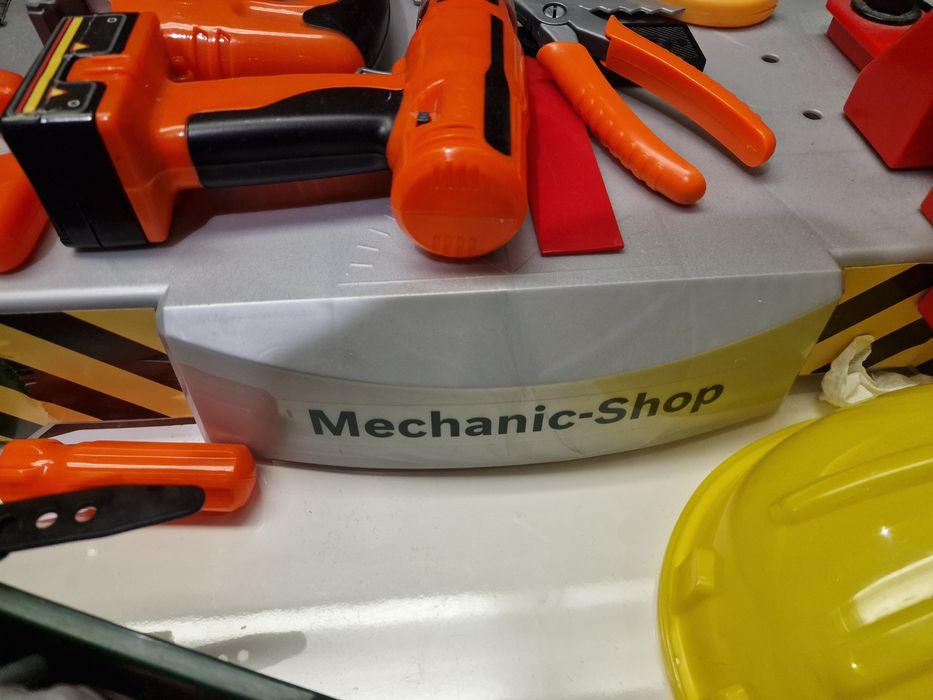 Bancada de trabalho com ferramentas Bosch (criança)