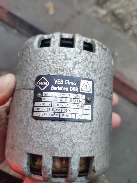 Silniczek z przekładnia mały 220-230v 0.22A