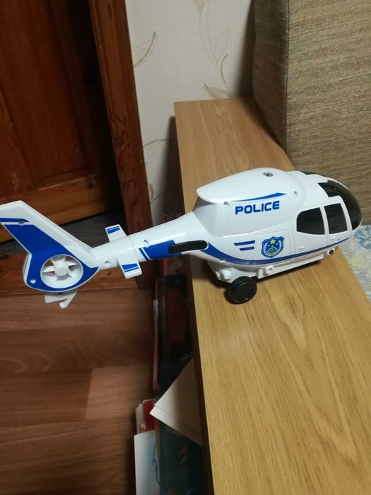 Продаю интерактивную игрушку вертолет " POLICE  JYD178A-3 "