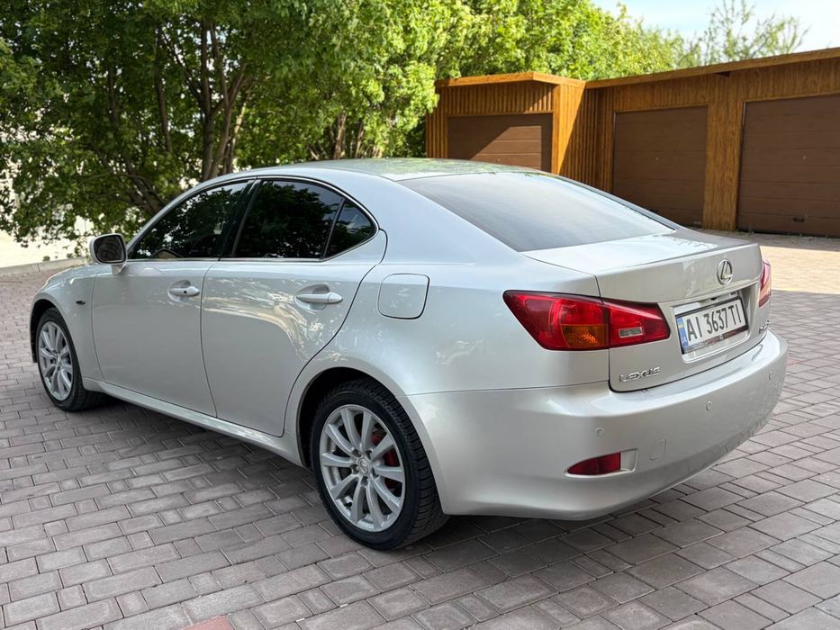 Продам Lexus IS220d