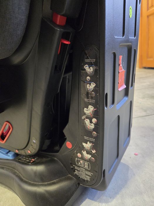 Дитяче автомобільне крісло