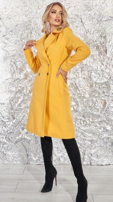 Женское стильное приталене пальто жёлтое. 42р