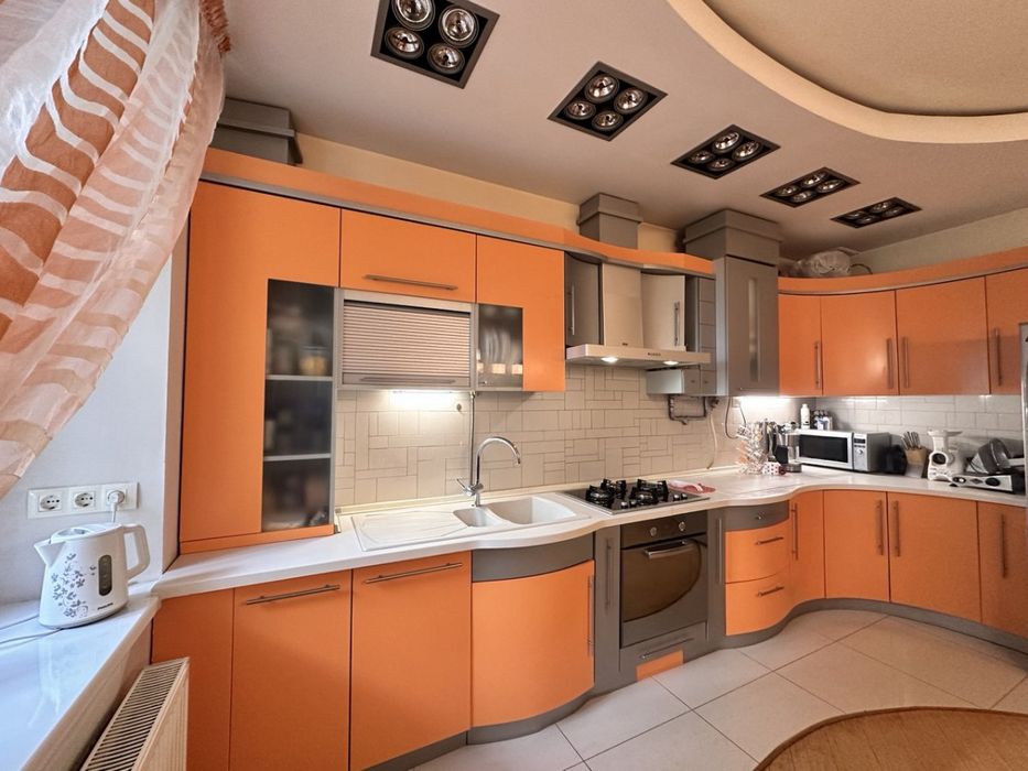 Продаж 3-кімнатної квартири 160 м.кв., вул О. Олеся