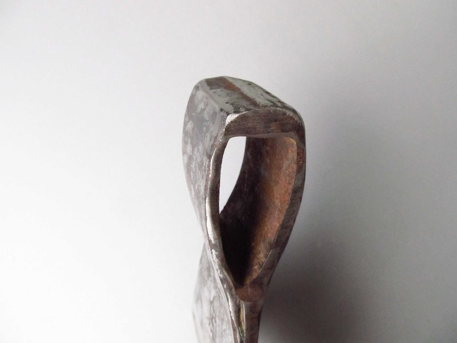 Топор кованый, закаленный, острый