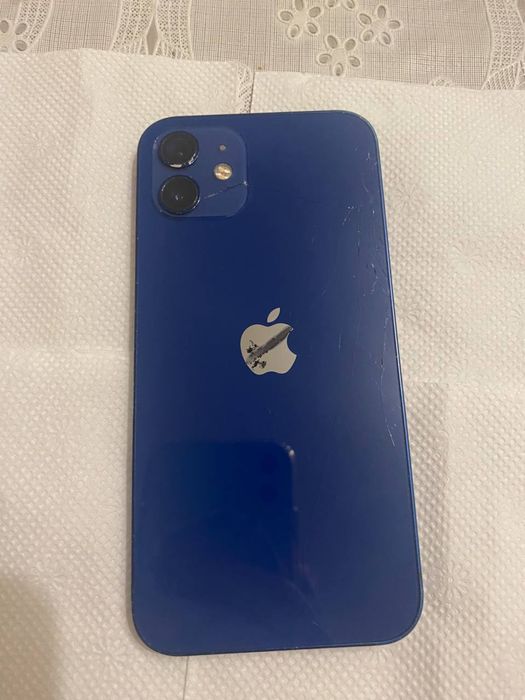 Айфон 12 з чихлом та зарядкою