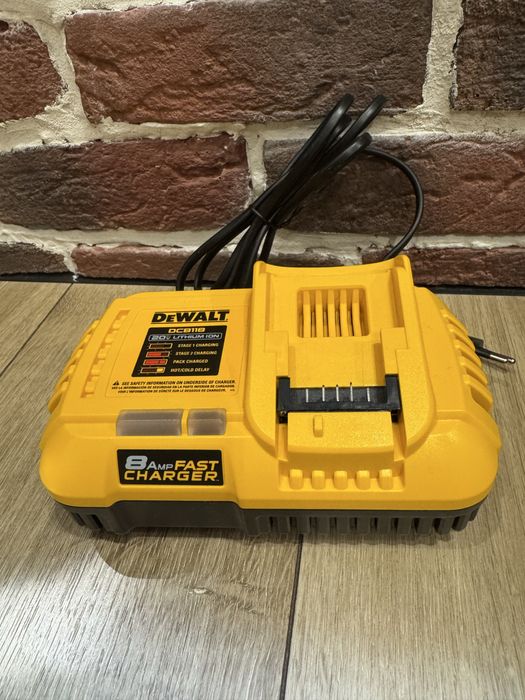 Зарядка DeWalt 220v DCB112(2A), DCB1104(4A), DCB1106(6A), DCB118(8A)