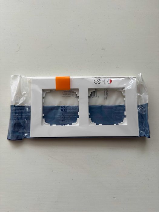 Simon 55 Line - ramka podwójna oraz włącznik podwójny