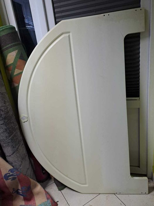 Łóżko  sypialniane  białe z materacem w bardzo dobrym stanie