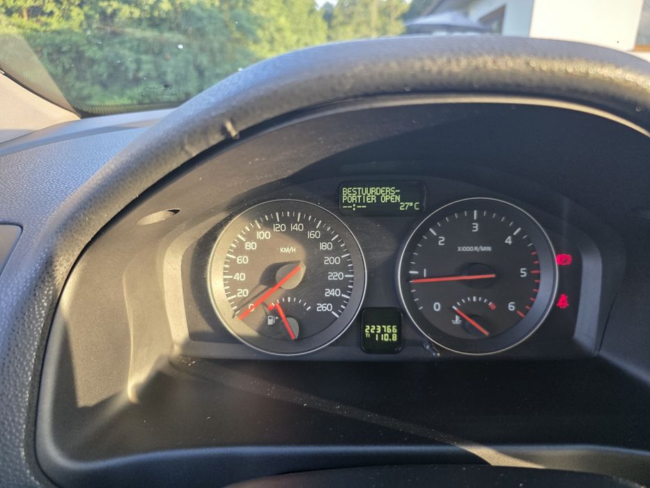 Volvo s40 zadbane uszkodzone