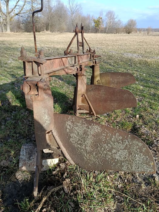 Плуг Плн 3 -35  в хорошому стані