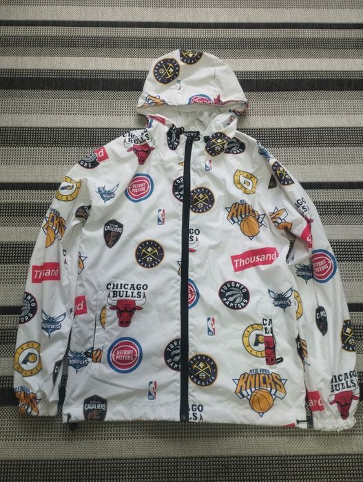 Чудова спортивна вітровка