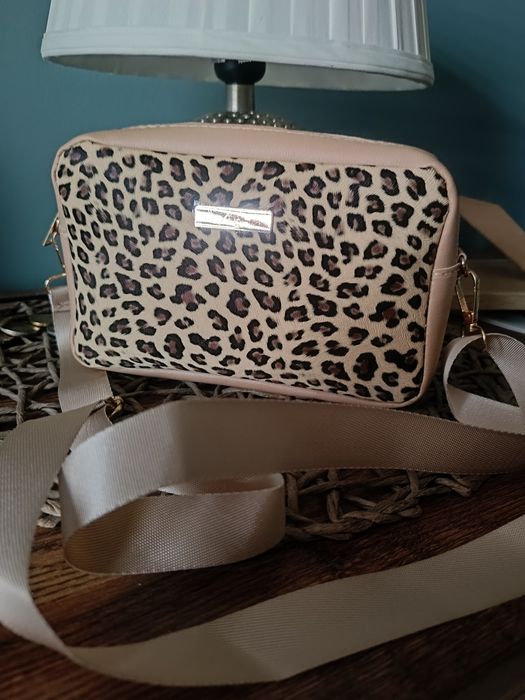 Mała modna torebka crossbody z nadrukiem lamparta nowa idealna na prez