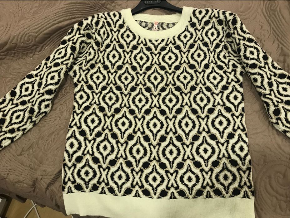 Camisola Padrão Preto e Dourado S/M