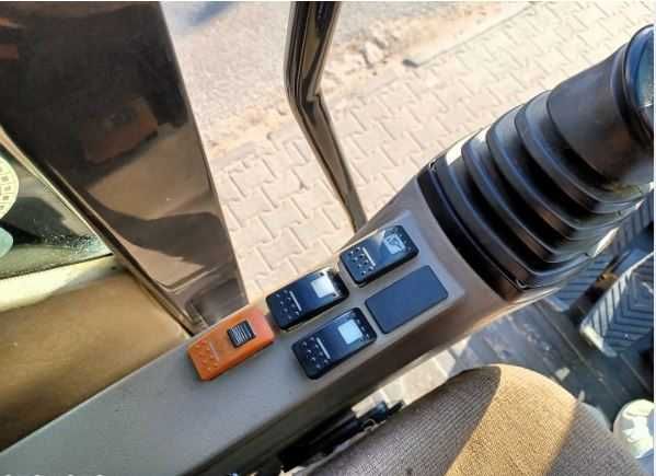 -7%, Kолісний екскаватор Case WX148