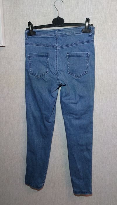 Джинсы на девочку Calzedonia. Размер 38, наш М, 26. Высокая посадка.