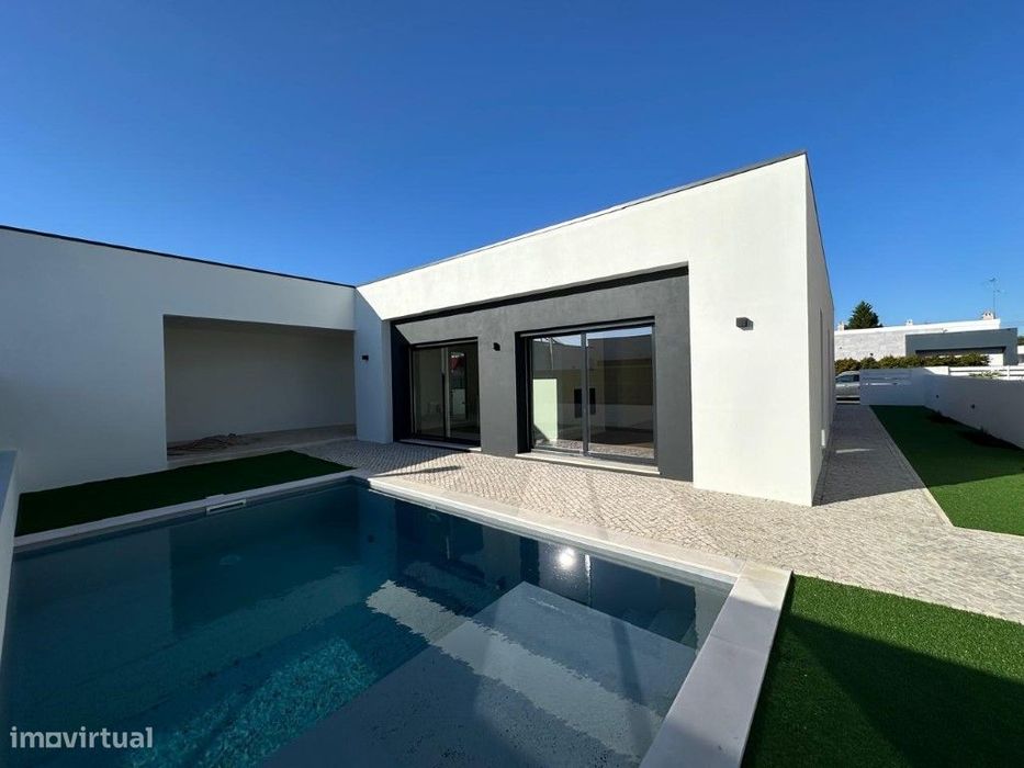 Moradia T3 com piscina disponível para arrendar em Vila Nogueira de...