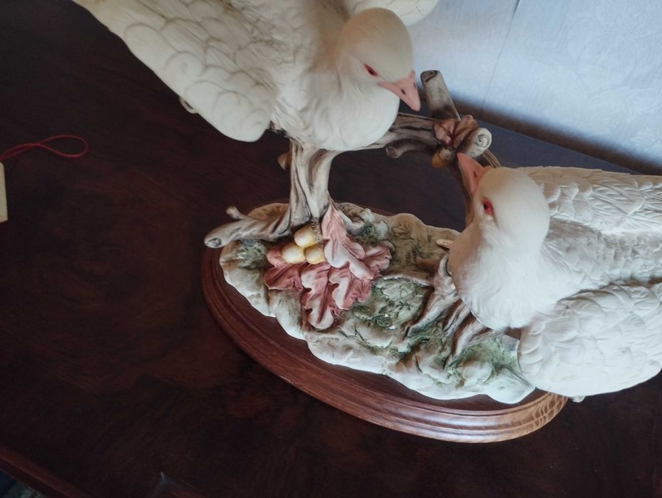 Arranjo de pássaros em cerâmica