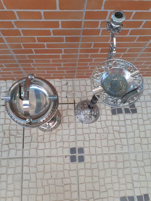 Cinzeiros de pé alto